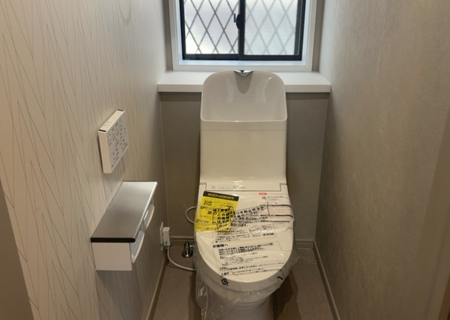 【トイレ】 | トイレは大きさや形、機能、抗菌性などが異なる多種多彩なタイプが各メーカーから出ています。それぞれに良さがあるため、事前にどういったタイプのトイレがいいのかをご家庭内で決めて、内見に行くといいでしょう。