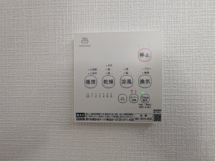 暖房機能があるため、冬場でも温かい浴室で入浴でき、乾燥機能があるため、水気を素早く取り除けます。また、換気機能があるため、湿気を素早く排出してカビや雑菌の発生を防ぐことができます。