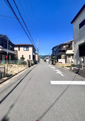 【前面道路含む現地写真】 | 八尾市二俣一丁目　新築戸建