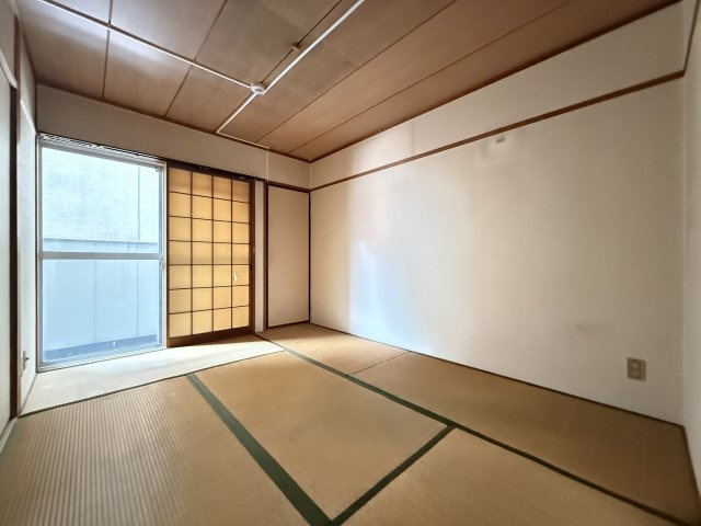 松恵コーポラスの和室