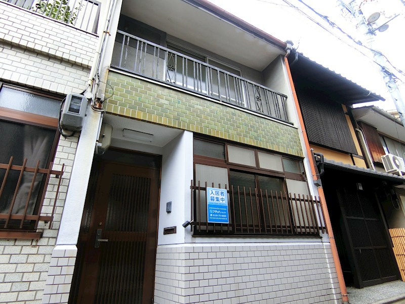 西ノ京池ノ内町貸家の外観