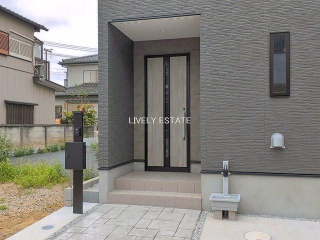 越谷市大字袋山 新築分譲住宅 全3棟 1号棟の玄関