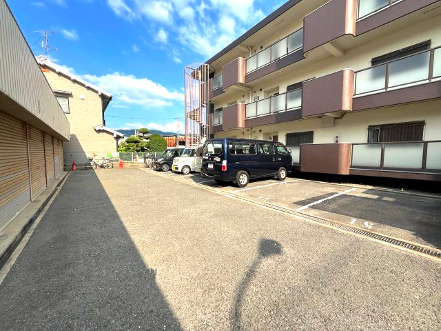メゾンサンガの駐車場