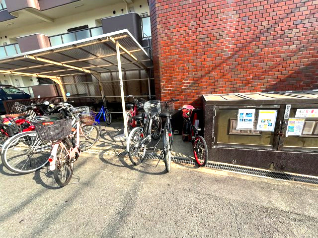 メゾンサンガの駐車場