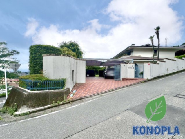 【中古戸建】桐生市堤町3丁目の外観|■外観｜広いお庭で子供達をペットを、伸び伸びと遊ばせてあげたい…！そんな願いが叶う232坪の敷地♪