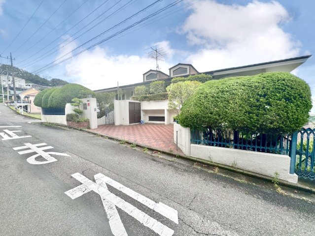 【中古戸建】桐生市堤町3丁目の外観|■外観｜お庭から季節の移ろいを感じることが出来る住まいです♪一年中飽きることなく住みながら楽しめます♪