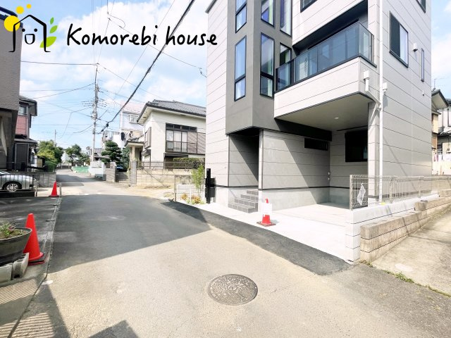 さいたま市西区指扇03260　新築一戸建て　01の前面道路含む現地写真|前面道路含む現地写真です