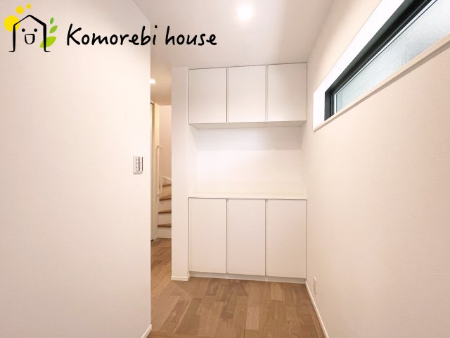 さいたま市西区指扇03260　新築一戸建て　01の玄関|ゆったりとした玄関です
