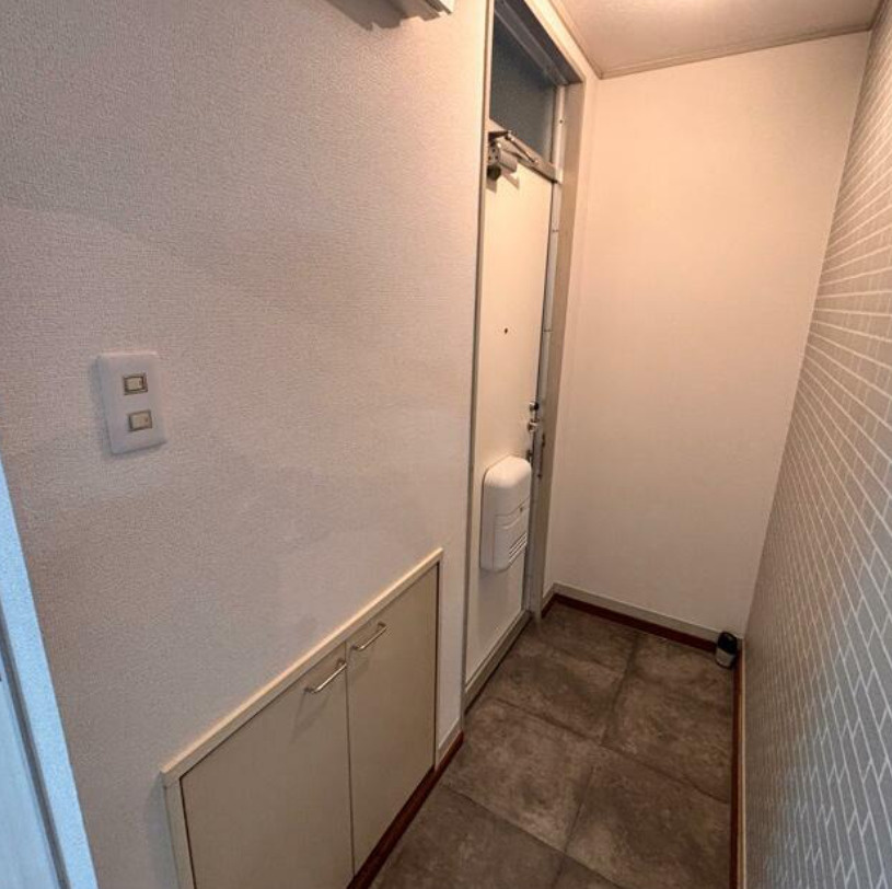 エステート八代の玄関