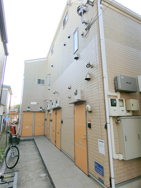 プライムハウス羽田の外観|2013年1月築　木造地上2階建総戸数6戸　大田区羽田3丁目
京急空港線穴守稲荷駅徒歩9分　東京モノレール天空橋駅徒歩13分　