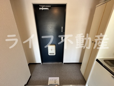 リリーフ明日香新石切の玄関|収納もある玄関です