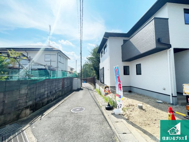 ★京都市伏見区醍醐岸ノ上町　第1期　新築一戸建ての前面道路含む現地写真|周辺は閑静な住宅街です。前面道路もしっかりと有りますので車の出し入れも安心ですよ！