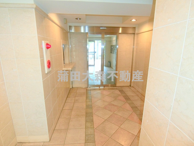 シンシア大森本町のエントランス