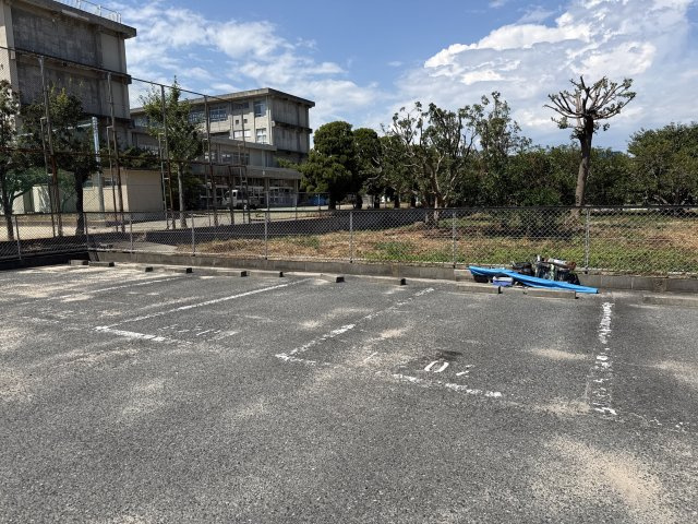 フレグランス竜山Ａ棟の駐車場