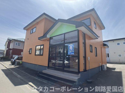 【玄関】 | 文苑1丁目7-16売家 | 明るく広々としたシューズボックス付き玄関☆