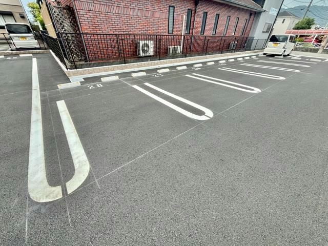 グランベッセルⅢの駐車場