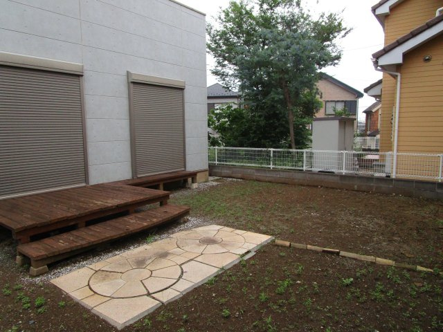 桶川市上日出谷南　中古戸建の庭