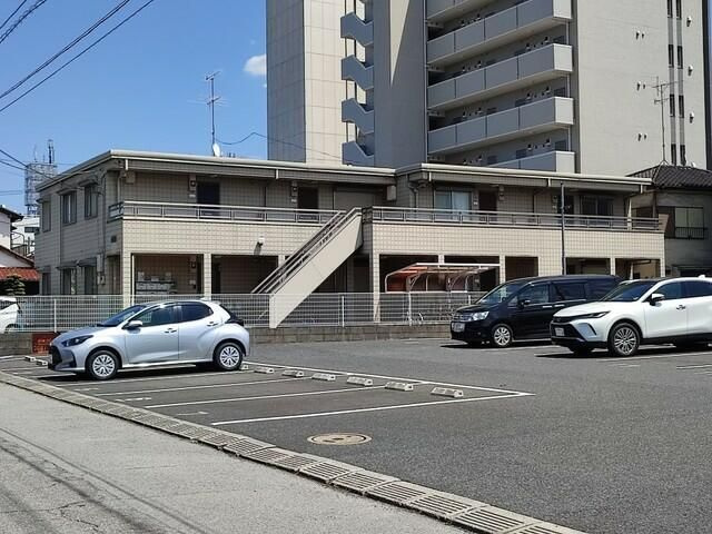 フレンドハイツの駐車場
