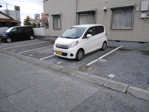 フレンドハイツの駐車場