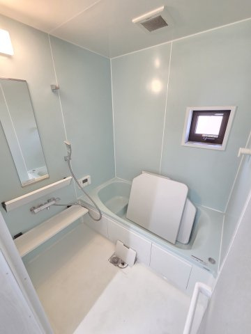 太田市由良町　中古住宅の浴室|1坪サイズのユニットバス。足を伸ばしてゆったりと湯船につかれます♪