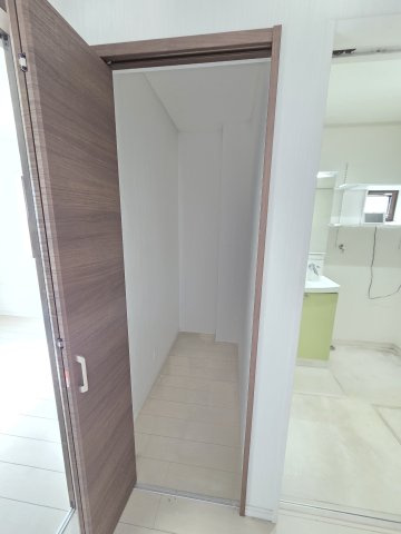 太田市由良町　中古住宅の収納|1階廊下物入