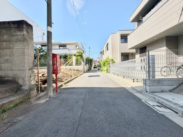 杉並区高円寺南5丁目　建築条件付き売地の前面道路含む現地写真|2026.05.31撮影

現地ご見学希望・資料請求などお気軽にお問い合わせ下さい！
03-5990-5201