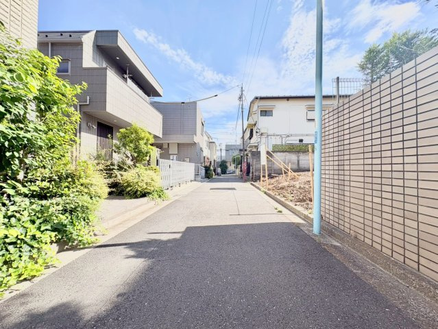 杉並区高円寺南5丁目　建築条件付き売地の前面道路含む現地写真|2026.05.31撮影

現地ご見学希望・資料請求などお気軽にお問い合わせ下さい！
03-5990-5201