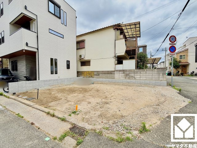西宮市東鳴尾町　1期の外観|周囲にはすでに建物が建っていますので、実際の採光状況や窓の位置なども事前にご確認いただけます。