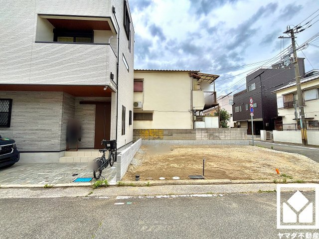 西宮市東鳴尾町　1期の外観|県道341号線まで約120m。阪神高速道路の武庫川出入口（大阪方面）まで一般道で約1.2km、尼崎西出入口（神戸方面）まで約2.5kmと近く、各方面へのアクセスがスムーズ。快適なカーライフが叶います。