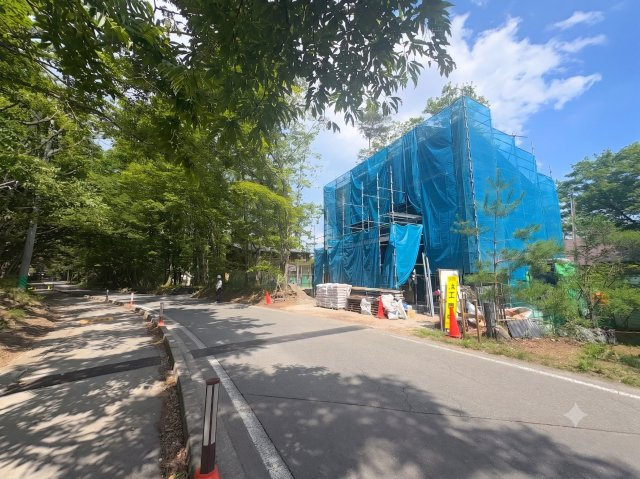 軽井沢町追分の前面道路含む現地写真