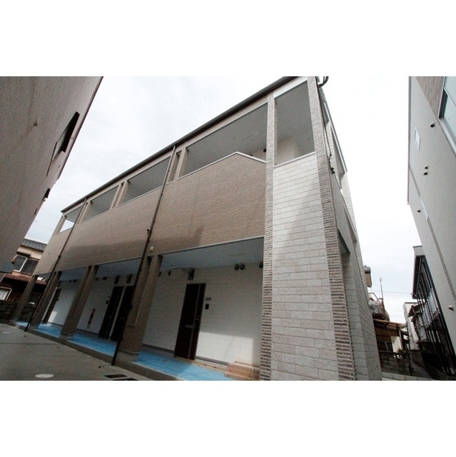 福岡市東区名島３丁目のアパート