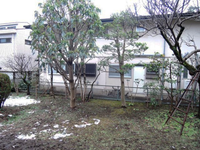 【庭】 | 中２丁目貸家