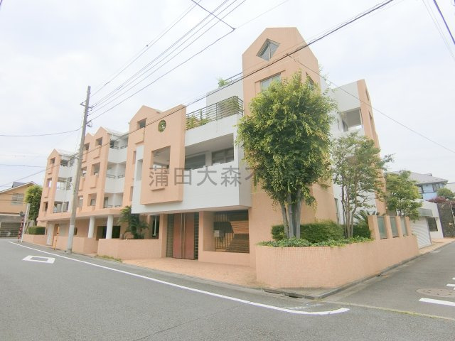 ベラコルテの外観|2002年7月築　RC鉄筋コンクリート造地上3階建て総戸数16戸
東京都大田区久が原1丁目　東急池上線久が原駅徒歩6分