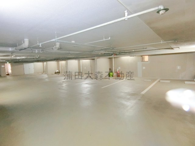 ベラコルテの駐車場|敷地内屋根付き平置き駐車場　空き状況等詳細はお問合せください。
