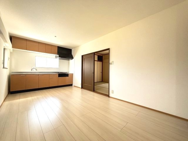 栄町ハイツの居間・リビング