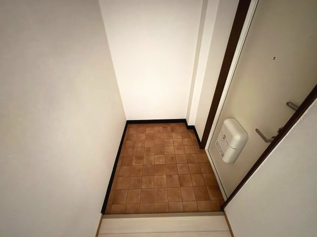 栄町ハイツの玄関