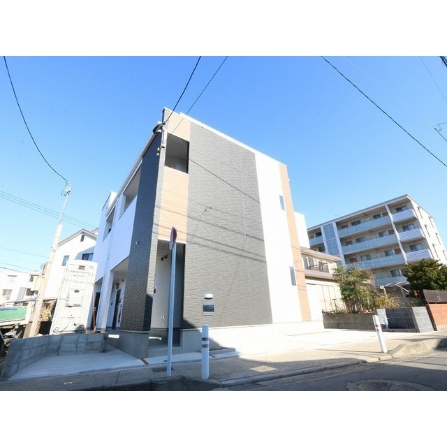 福岡市東区香住ヶ丘２丁目のアパートの外観