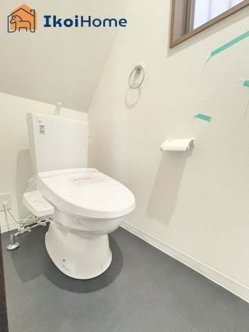明石市大久保町江井島　中古戸建のトイレ|【ホームページに現地動画掲載中】●年中無休：当日予約可●1階・2階ウォッシュレット付のお手洗い。