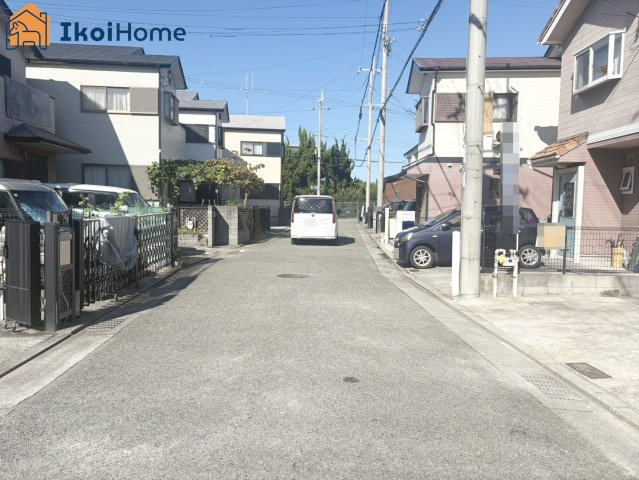 明石市大久保町江井島　中古戸建の前面道路含む現地写真|【ホームページに現地動画掲載中】●年中無休：当日予約可●前面道路は幅員約5m。交通量も少なめで安心！
