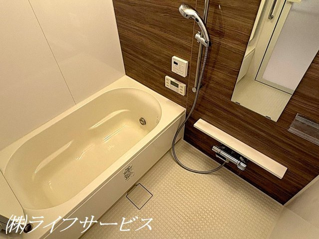 【浴室】 | ブランズタワー・ウェリス心斎橋SOUTH | 浴室／追焚機能付／浴室暖房乾燥機付／寒い日は暖かく、雨の日は洗濯物の乾燥に大活躍！