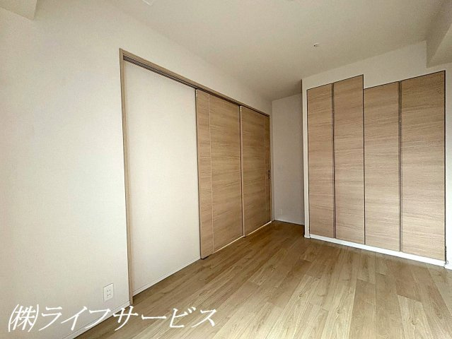 【洋室】 | ブランズタワー・ウェリス心斎橋SOUTH | 洋室６帖／クロゼット有／バルコニーに面した洋室！広々としております♪