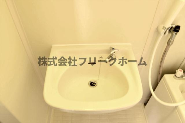 武蔵野市中町３丁目のアパートの洗面所