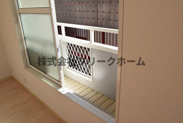 武蔵野市中町３丁目のアパートのバルコニー