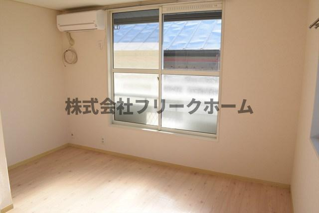 武蔵野市中町３丁目のアパートの居間・リビング