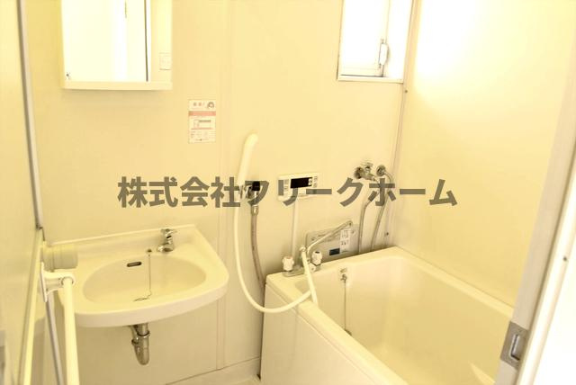 武蔵野市中町３丁目のアパートの浴室