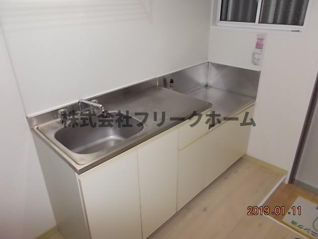 武蔵野市中町３丁目のアパートのキッチン