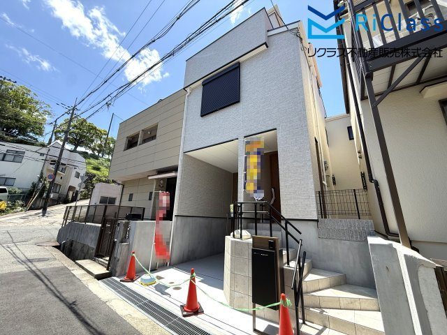 新築戸建　神戸市長田区上池田１丁目10の外観|車庫あります