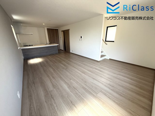 新築戸建　神戸市長田区上池田１丁目10の居間・リビング|こちらのリビングで趣味の時間をお楽しみください