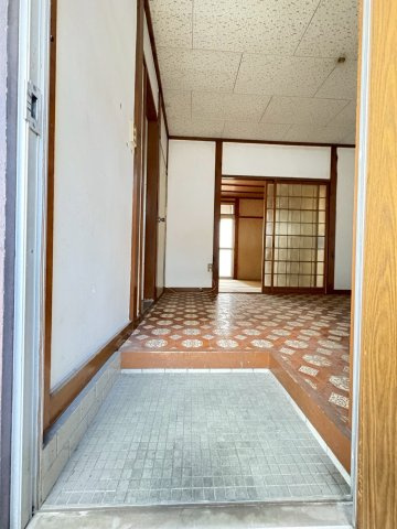 椿ハイツの玄関