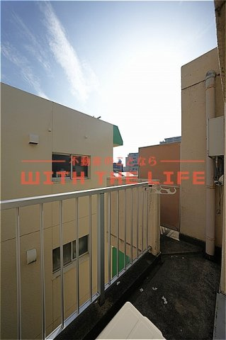 プライマリー西鉄久留米駅前【キャッシュバック対象物件】のバルコニー|お洗濯にも便利なバルコニー付き